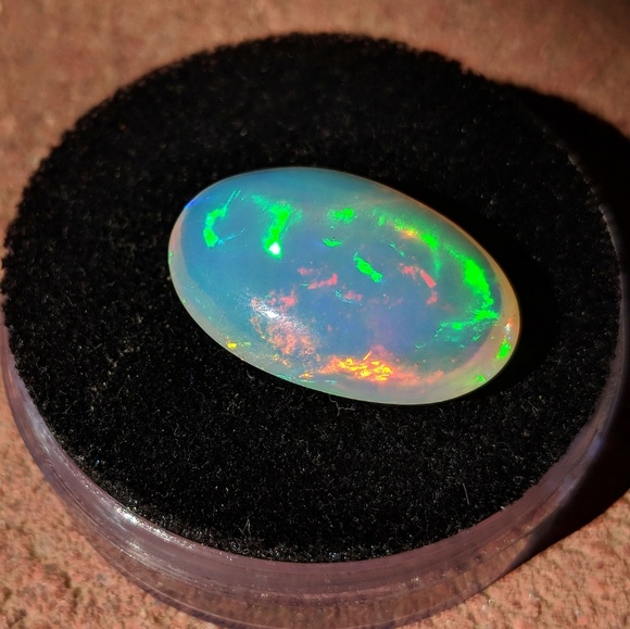 14.85ct. Ethiopian precious Opal Cabochon - Picture 7 of 8